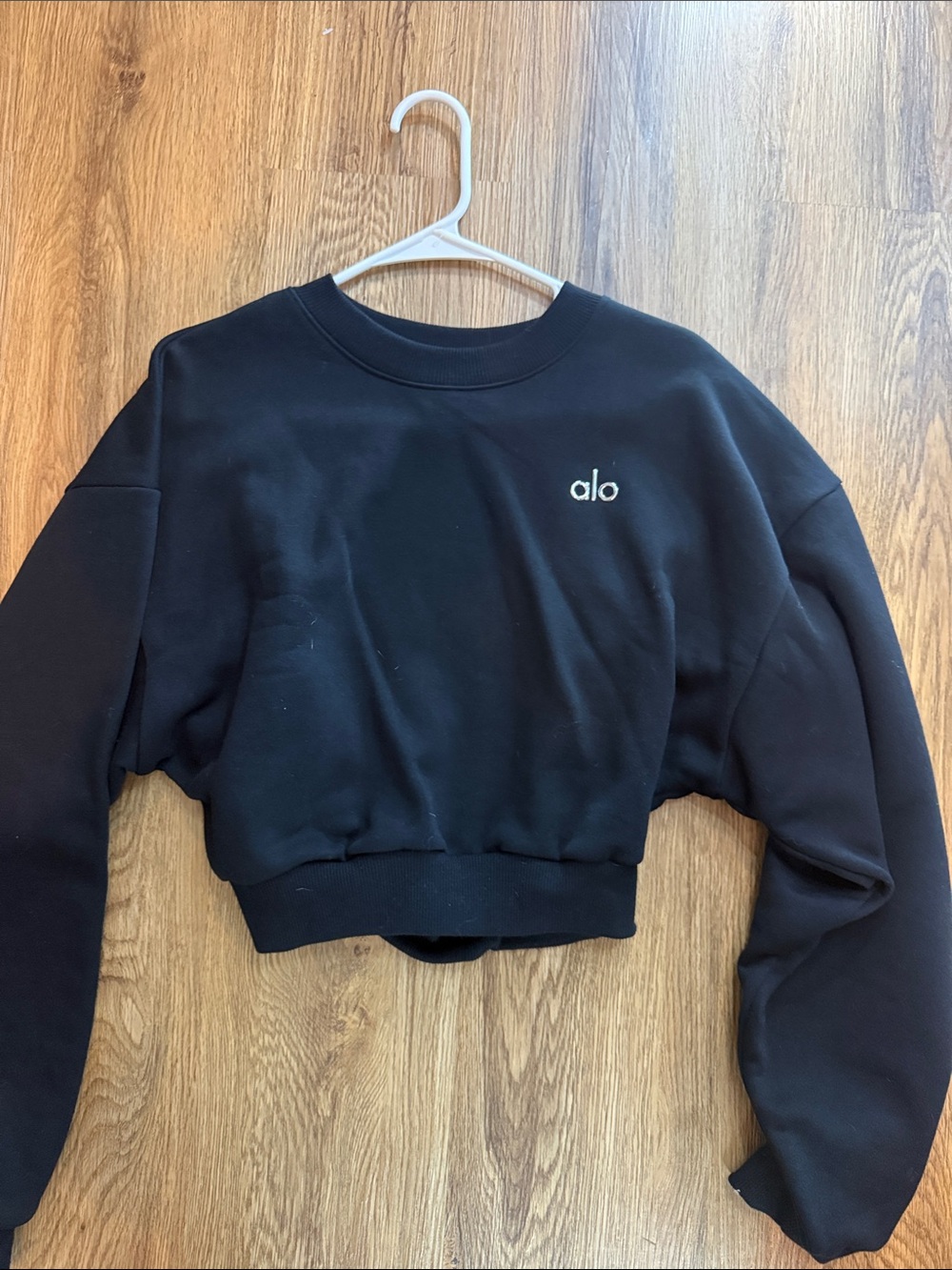 ALO Yoga Black Cropped Crew Sweatshirt